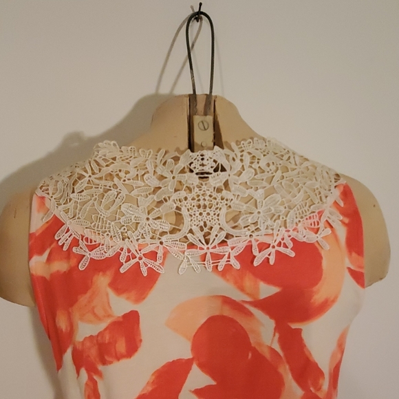 Ann Taylor Sleeveless top with Lace accent - Picture 2 of 3